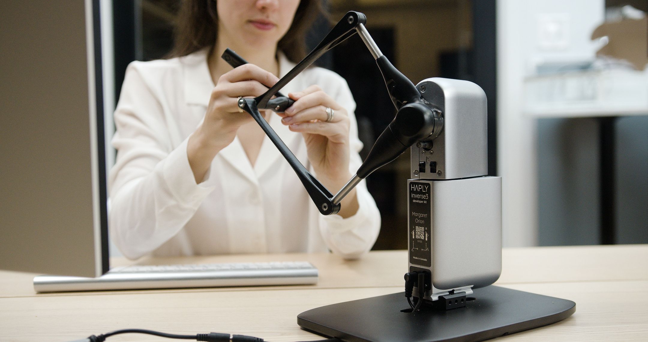 Person using an Inverse3